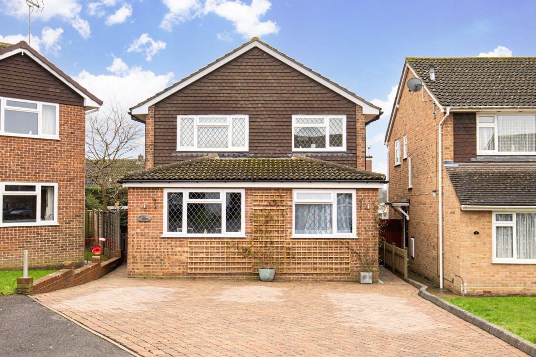 Photo of 9 Oak Close, Crawley