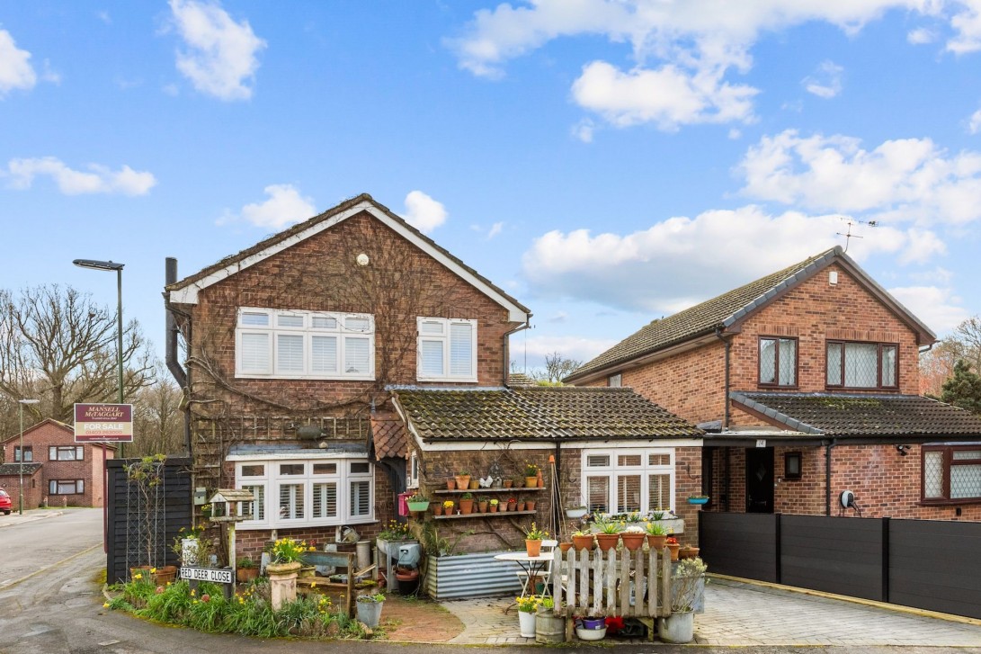 Photo of 15 Red Deer Close, Horsham