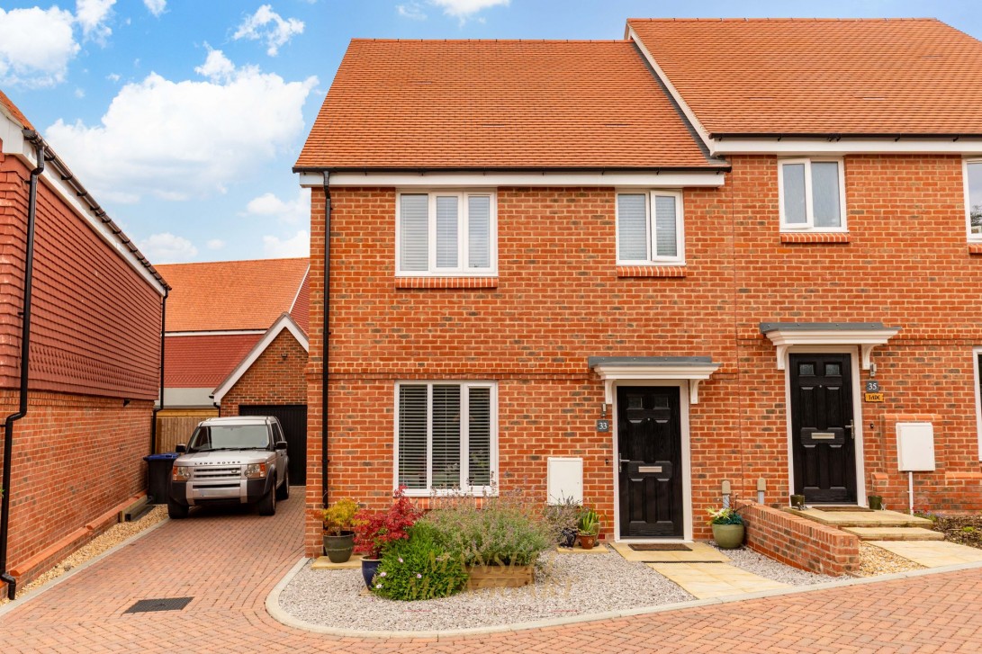 Photo of 33 Coneyburry Grove, East Grinstead