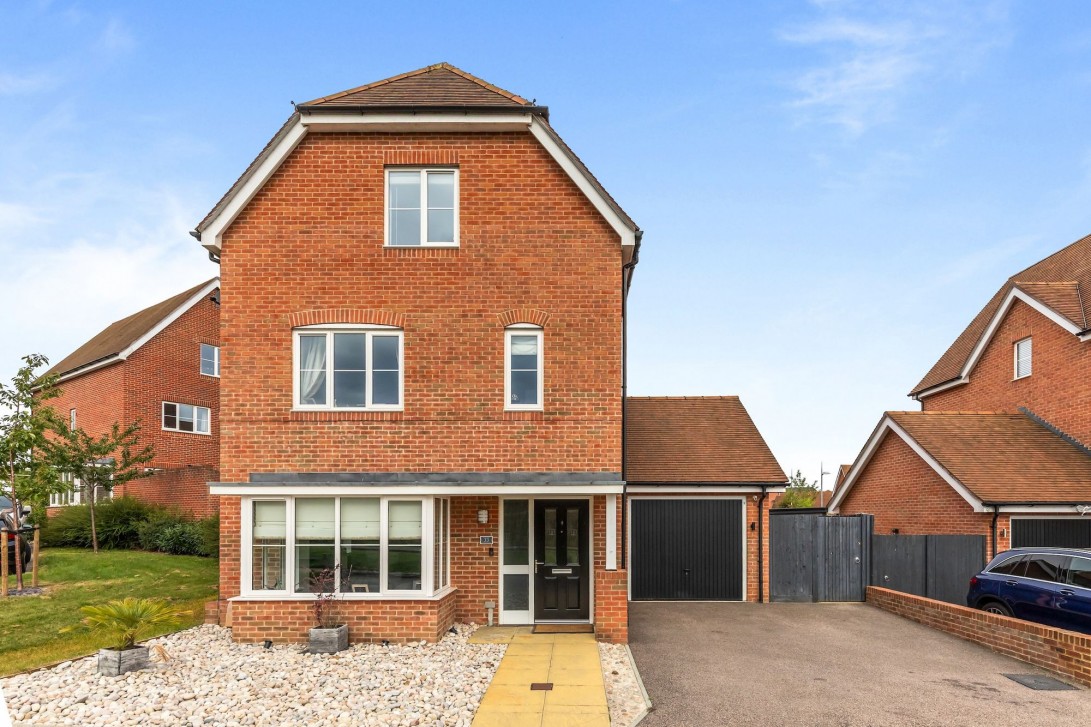 Photo of 33 Arun Valley Way, Horsham