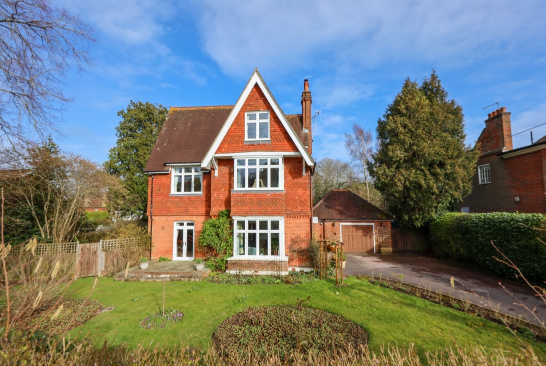 Photo of 1 Glendale Road, Burgess Hill