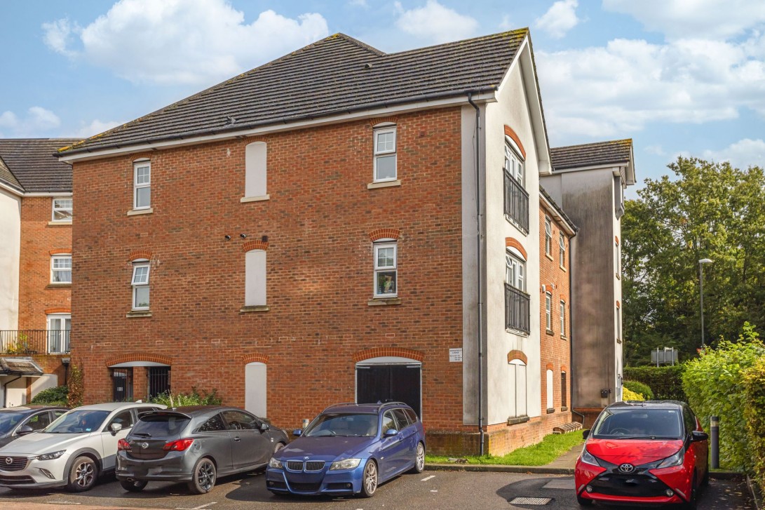 Photo of Flat 69 Woodfield Road, Crawley