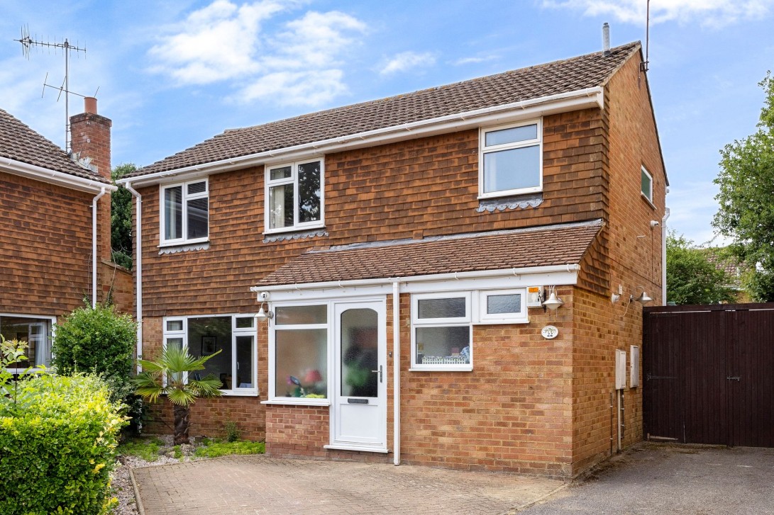 Photo of 22 Ferndown, Horley