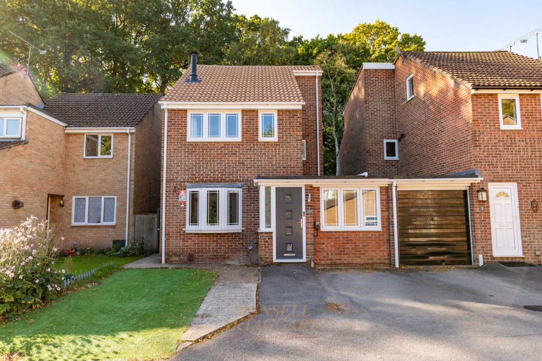 Photo of 8 Mountbatten Close, Crawley