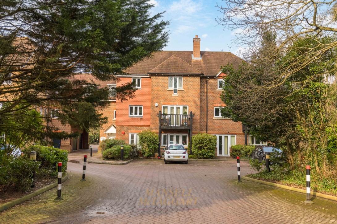 Photo of Flat 7, Crawley