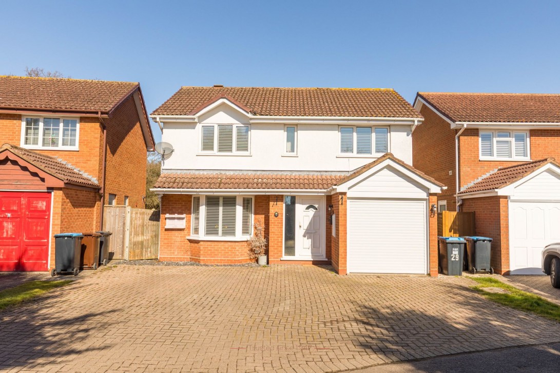 Photo of 29 Hayes Walk, Horley
