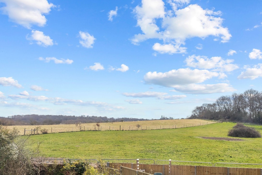 Photo of 21 Weald Close, Horsham