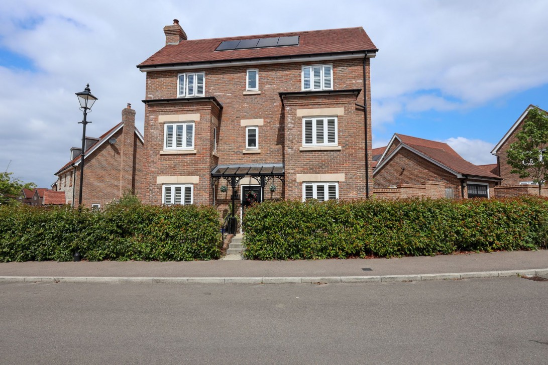 Photo of 19 Bonnet Lane, Burgess Hill