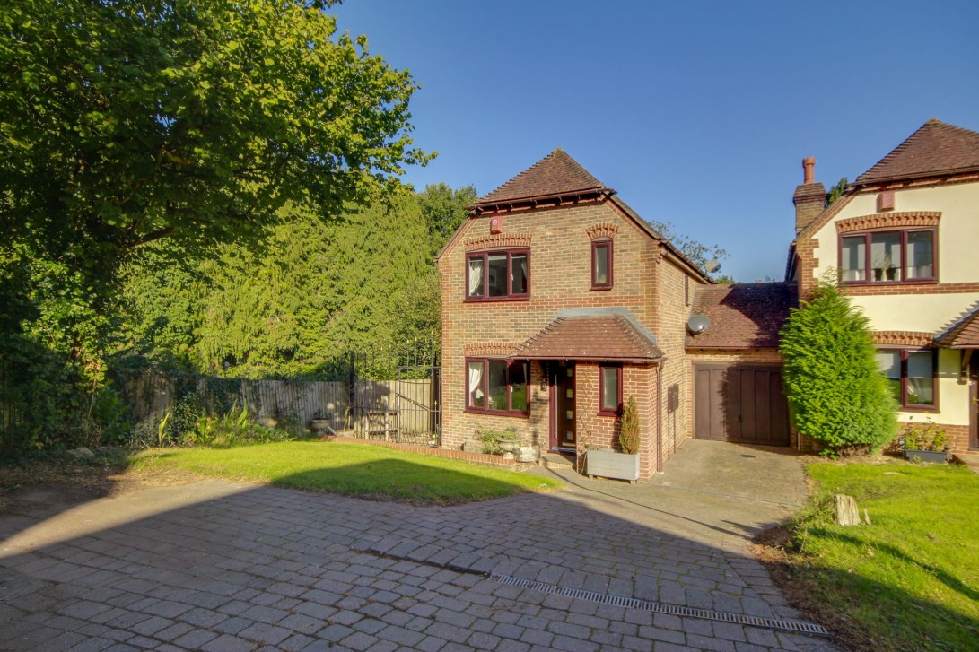 Photo of 4 Old Barn Court, Haywards Heath