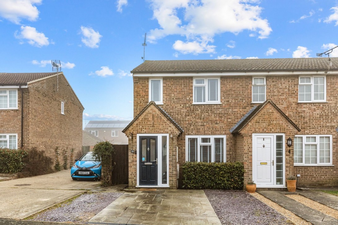 Photo of 10 Fellcott Way, Horsham