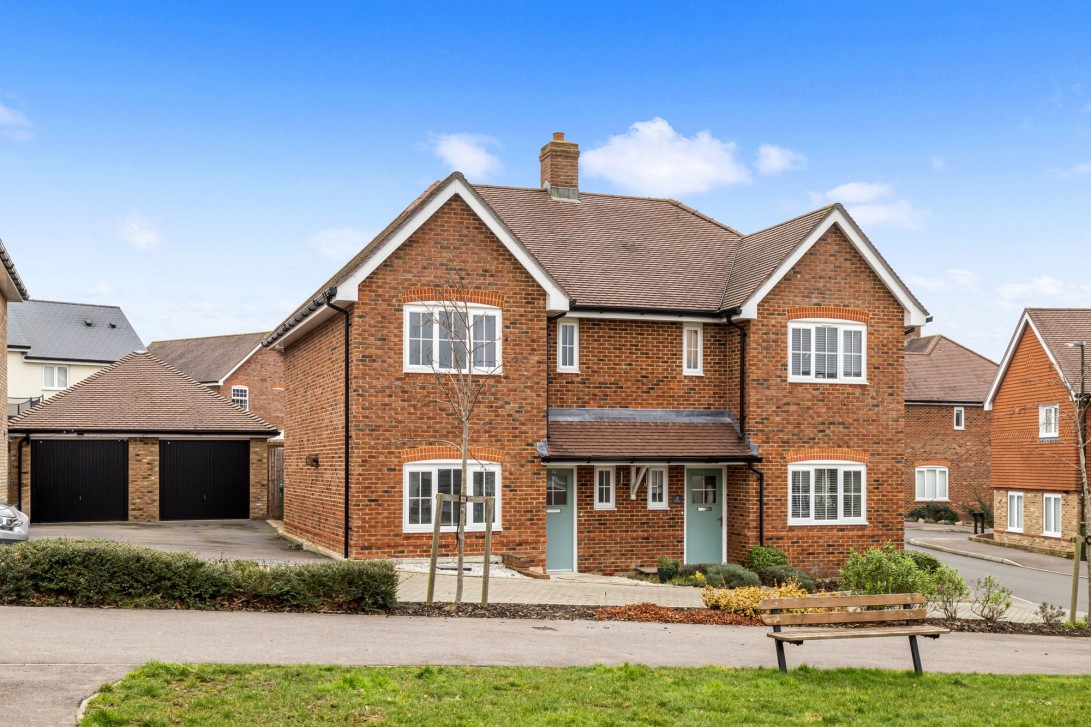 Photo of 10 Barnfield, Billingshurst
