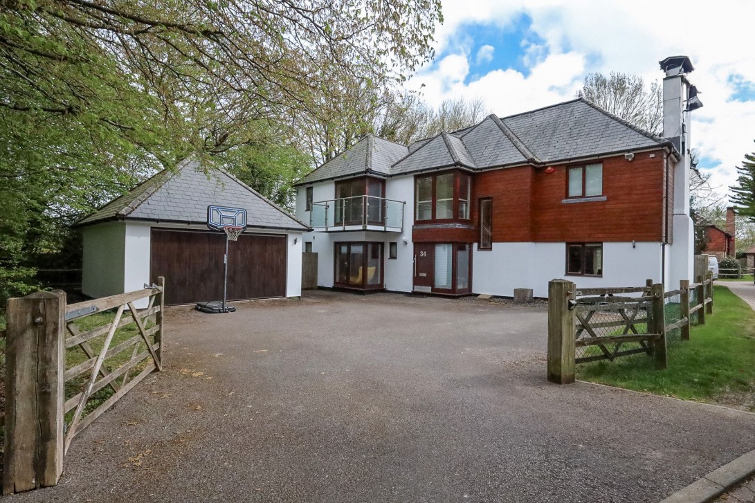Photo of 34 Folders Lane, Burgess Hill