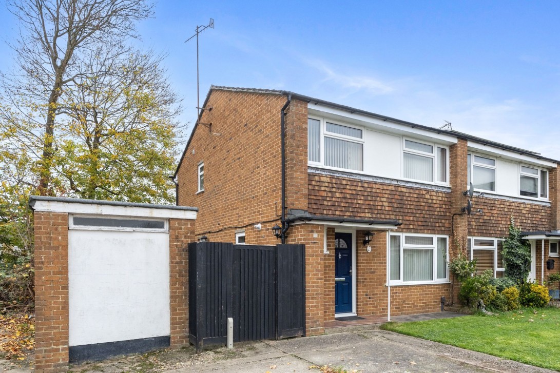 Photo of 14 Mill Close, Horley