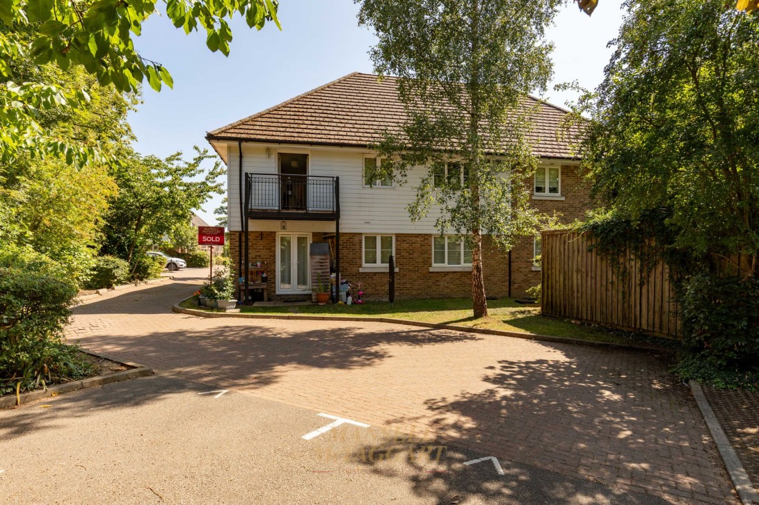 Photo of 155 Albion Way, Edenbridge