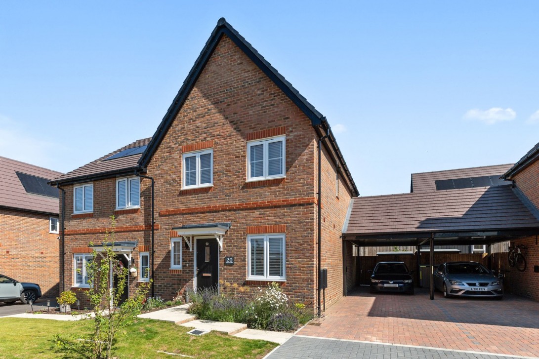 Photo of 20 Snowdrop Way, Horsham