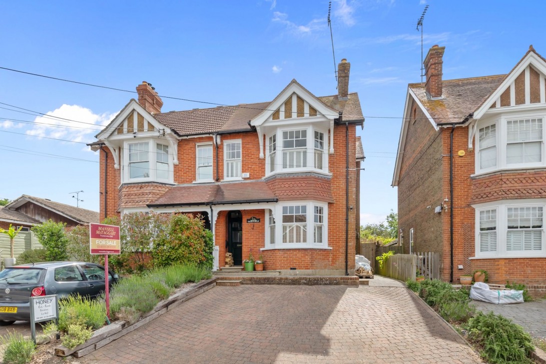 Photo of Oakfield Henfield Road, Horsham
