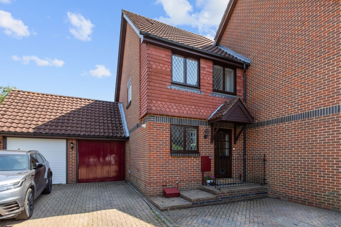 Photo of 40 Shottermill, Horsham