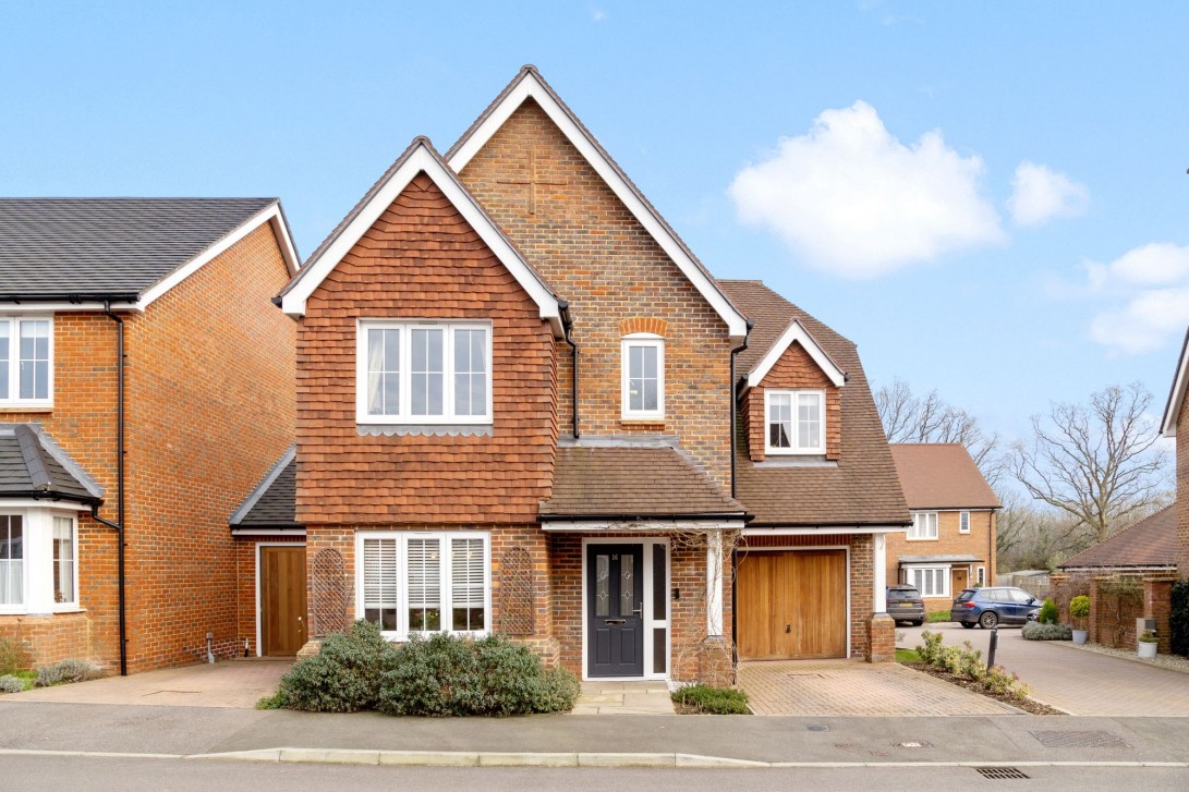 Photo of 16 Windacres Farm Lane, Horsham