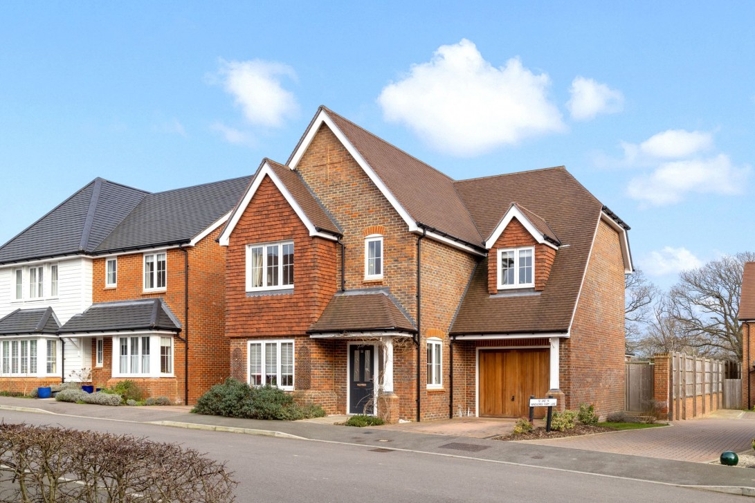 Photo of 16 Windacres Farm Lane, Horsham