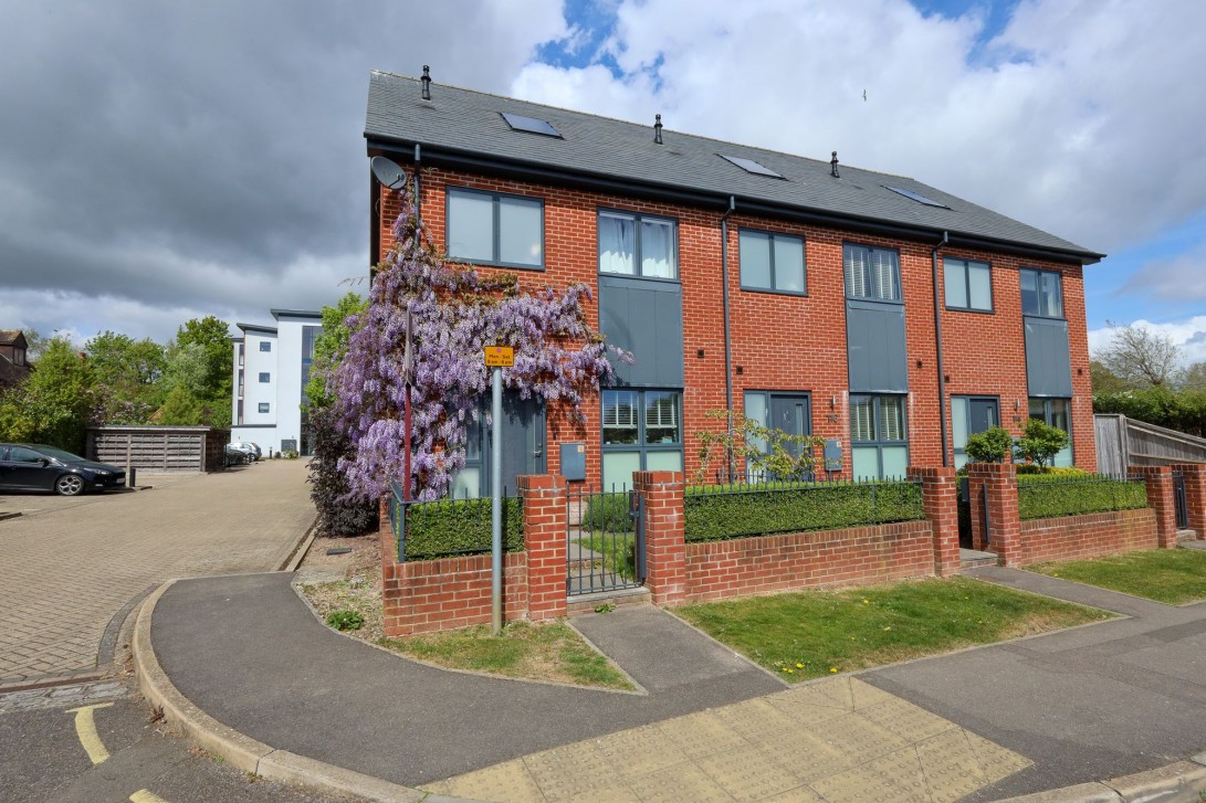 Photo of 118 Station Road, Burgess Hill