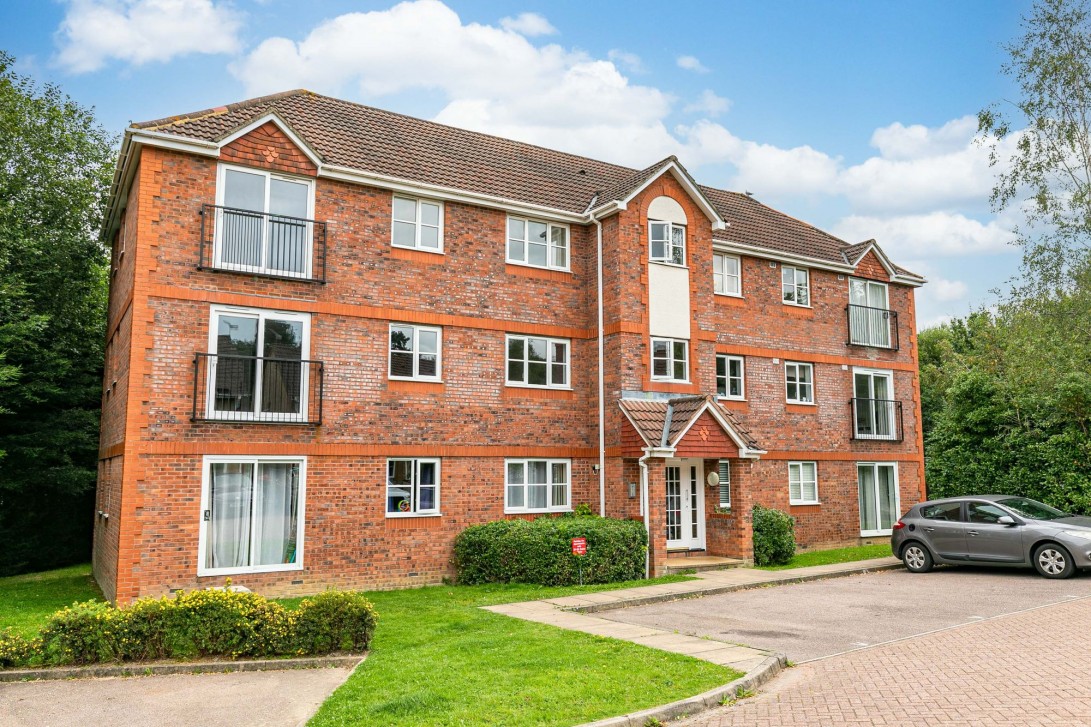 Photo of 33 Dakin Close, Crawley