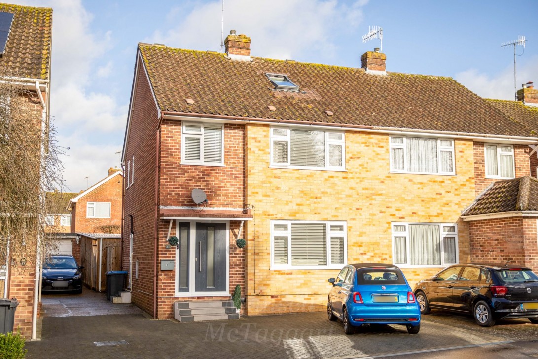 Photo of 11 Brookside, Crawley