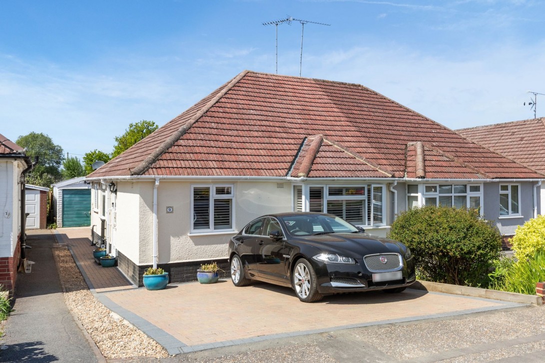 Photo of 9 Ringley Road, Horsham