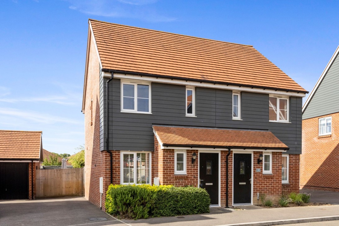Photo of 20 Rhodes Way, Billingshurst