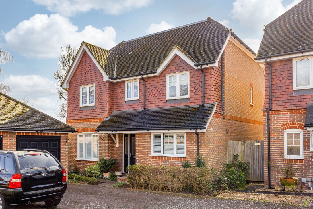 Photo of 16 Birch Grove, East Grinstead