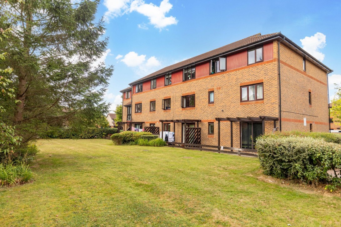 Photo of 19 Oakside Court, Horley