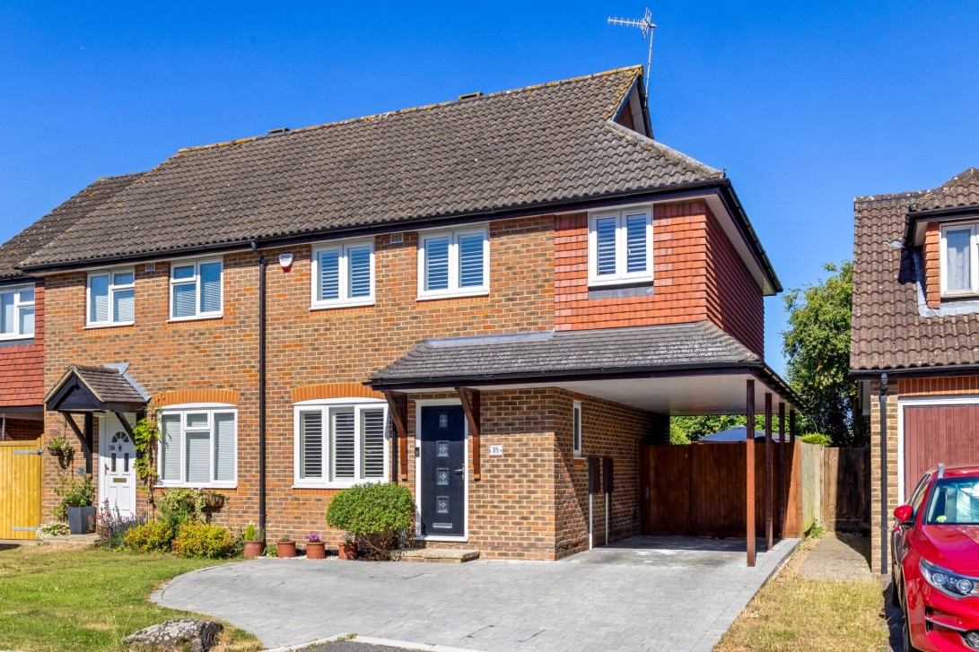 Photo of 35 Heather Walk, Horley