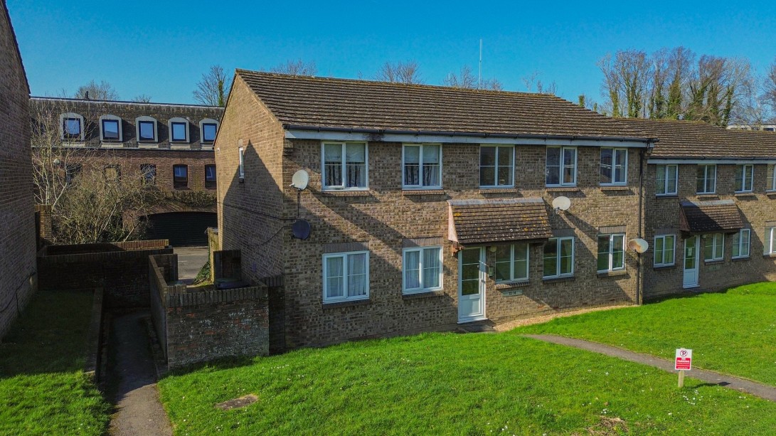 Photo of 12 Gordon Close, Haywards Heath