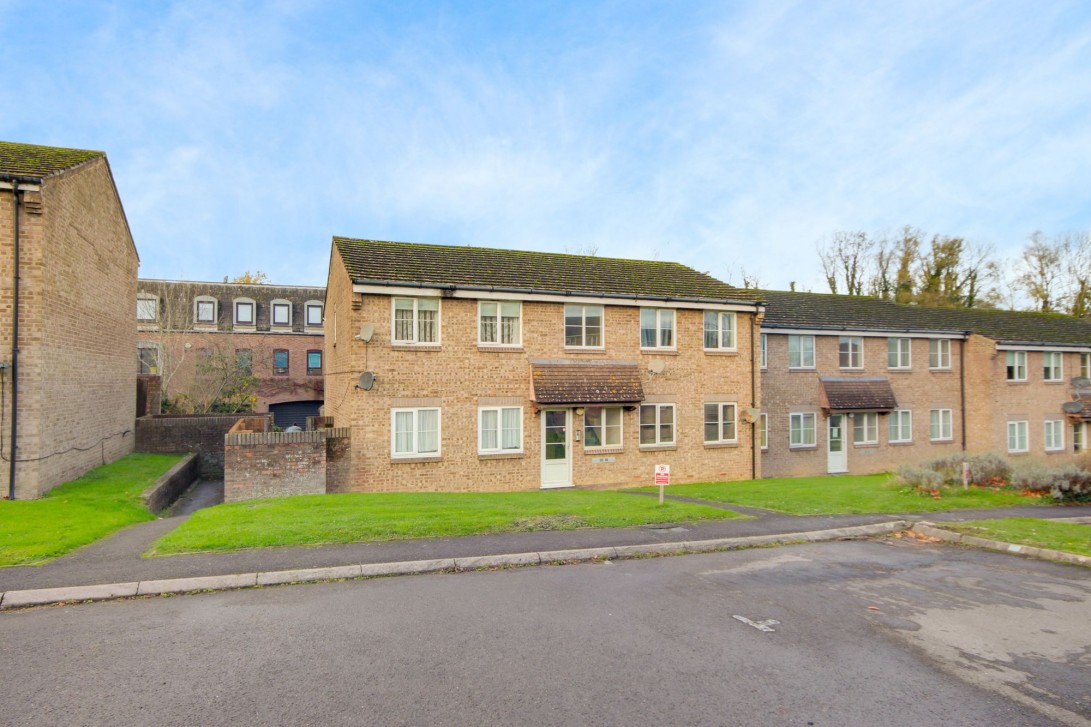 Photo of 12 Gordon Close, Haywards Heath