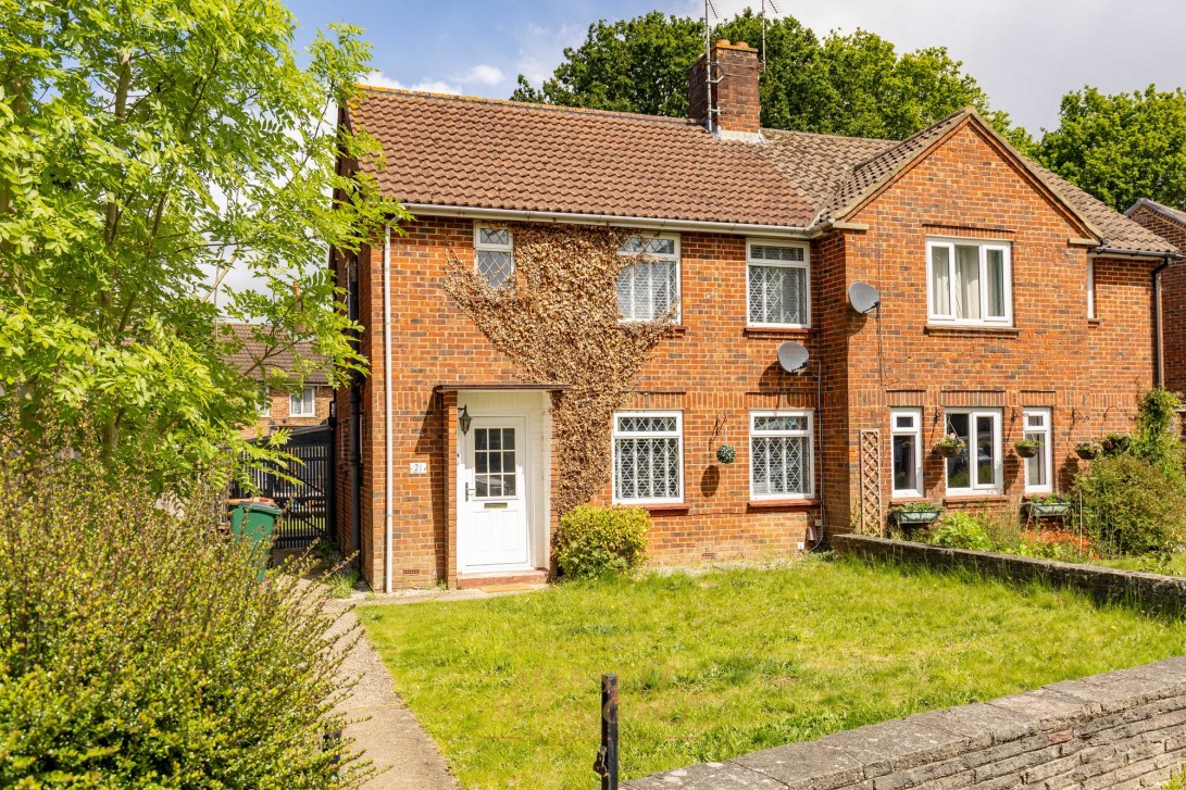 Photo of 21 Meadowlands, Crawley