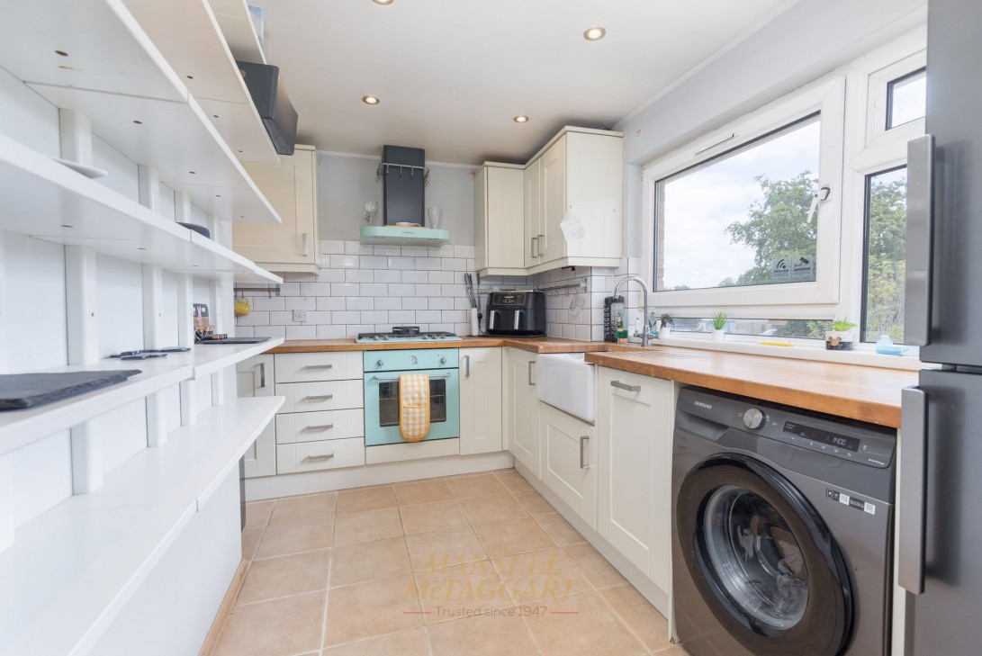 Photo of 5 Roffey Close, Horley