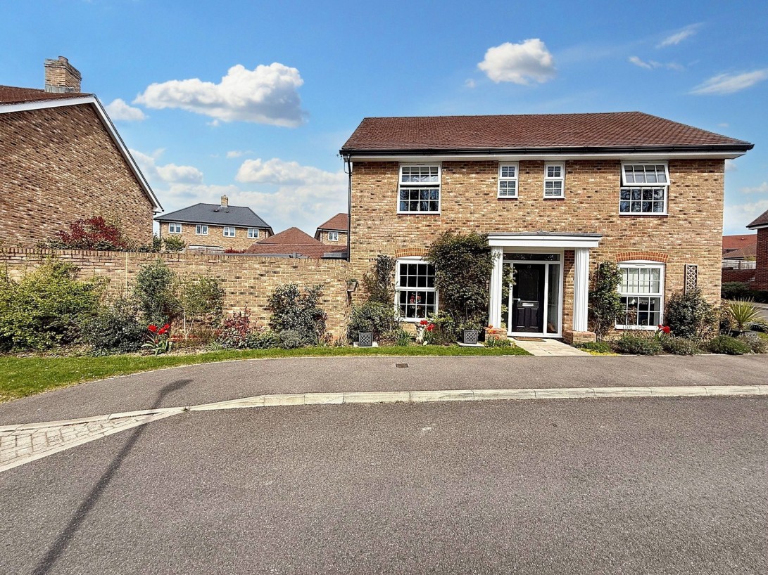 Photo of 17 Barnfield, Billingshurst