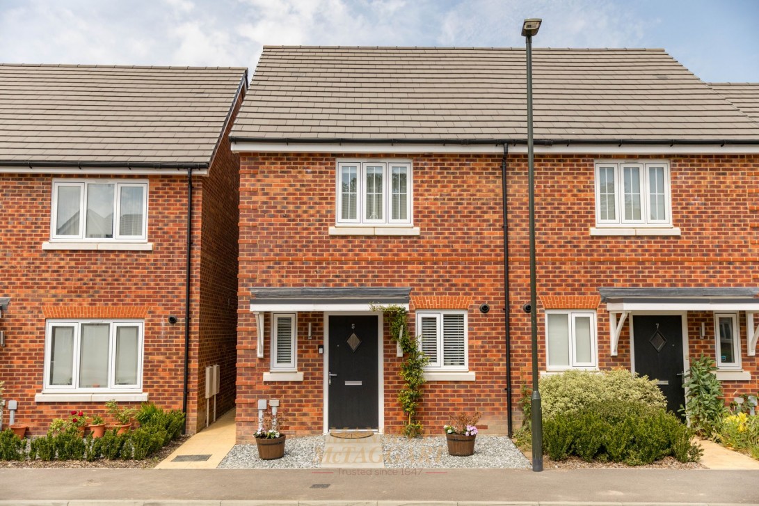 Photo of 5 Valley Drive, Crawley