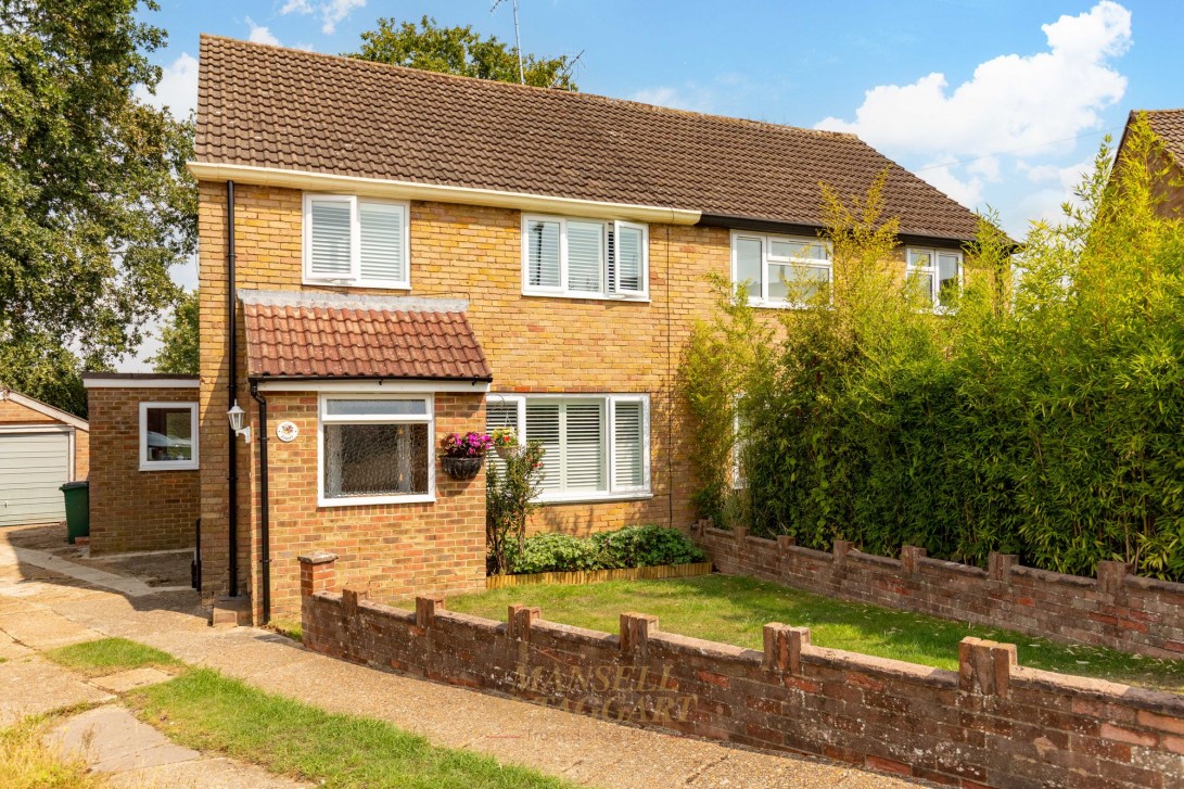 Photo of 8 Penn Close, Crawley