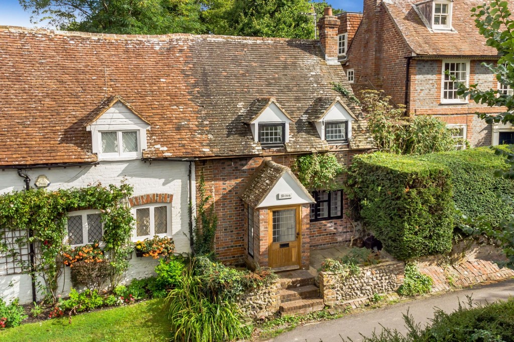 2 bed, Terraced House in Polegate, BN26 5SL Price £400,000 Ref