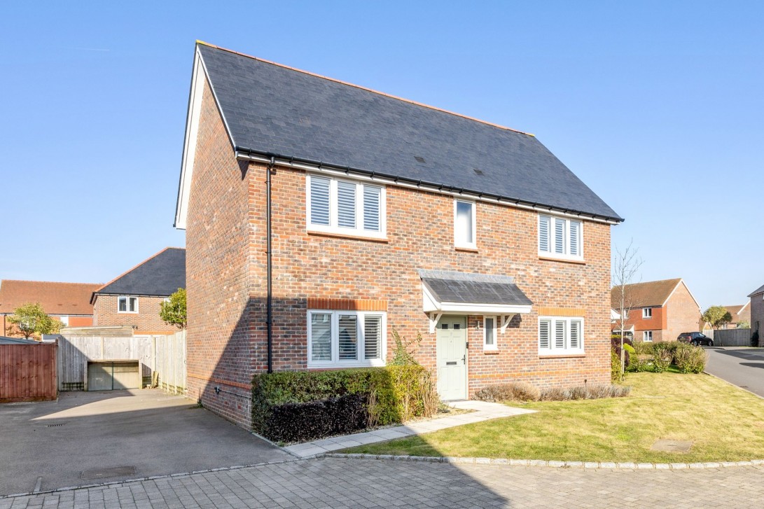 Photo of 9 Chestnut Drive, Pulborough