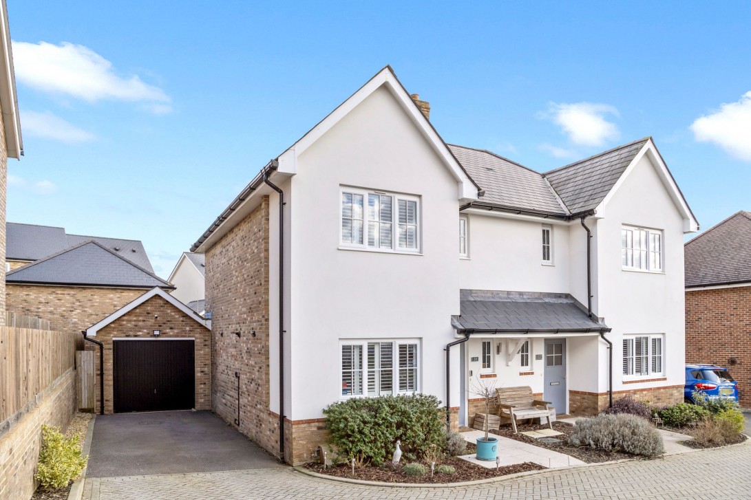 Photo of 14 Barnfield, Billingshurst