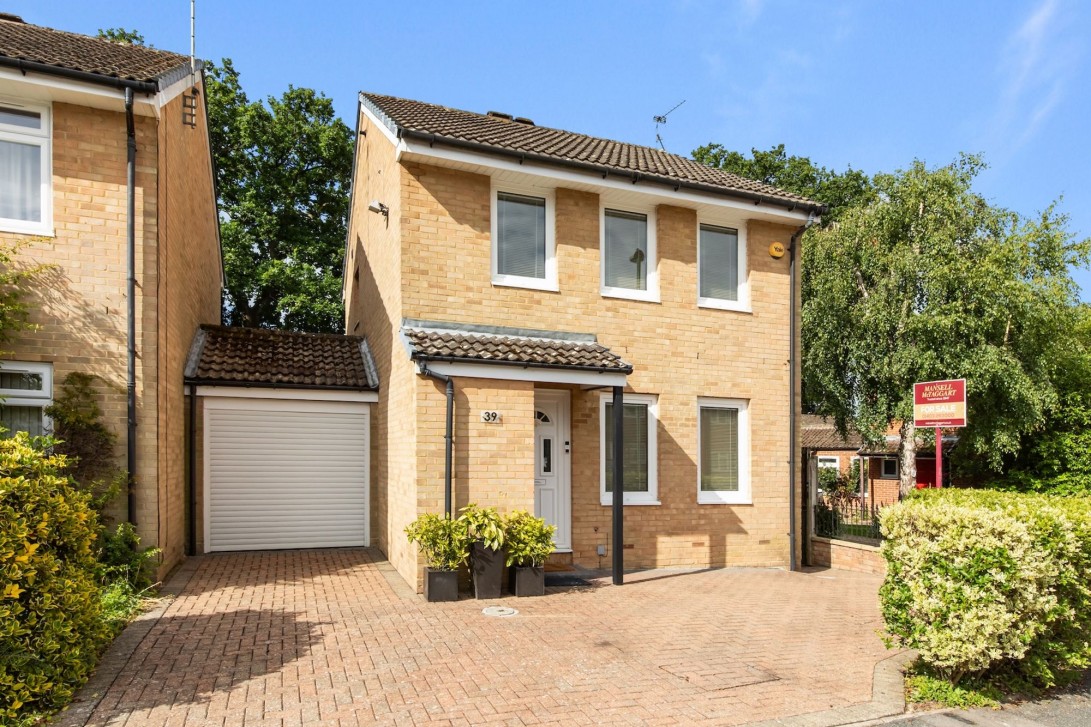 Photo of 39 Bluebell Close, Horsham