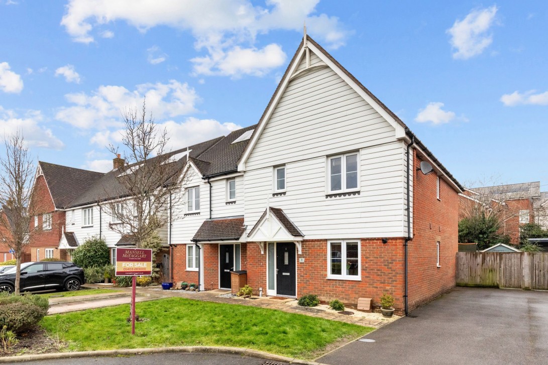 Photo of 8 Edwards Close, Horsham