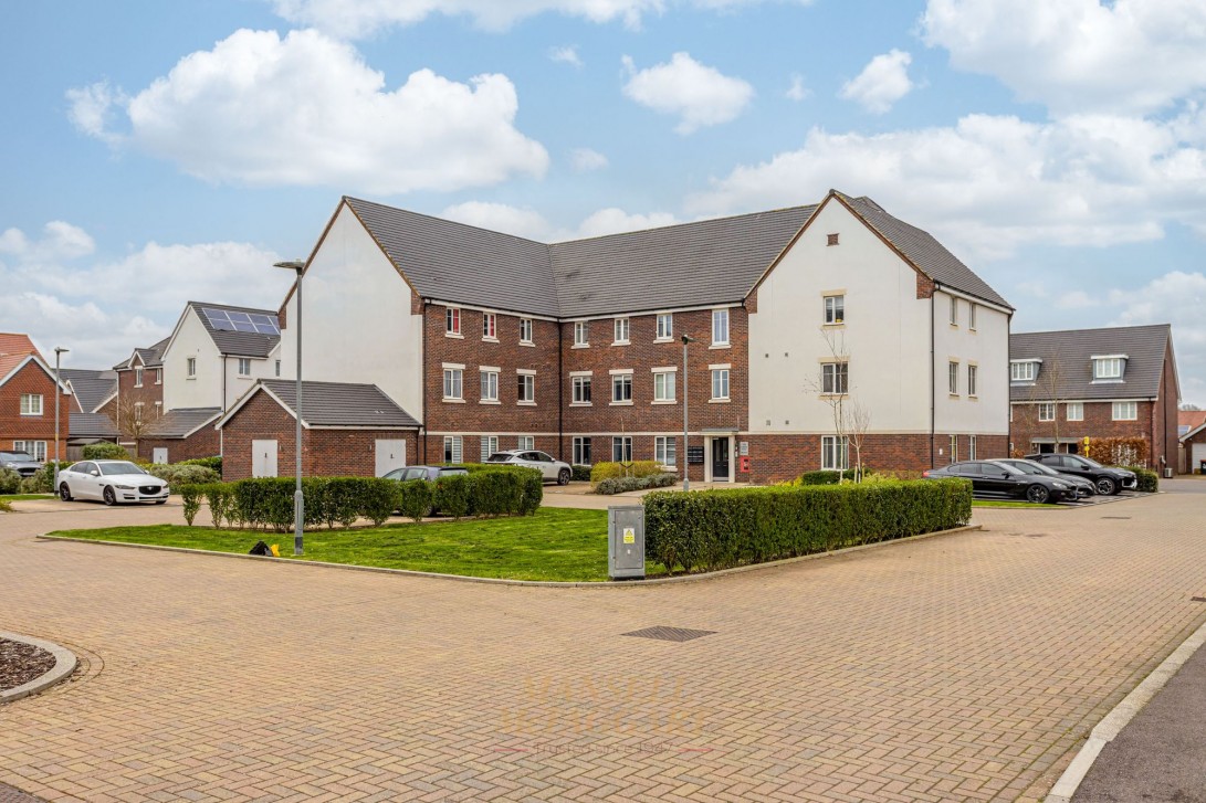 Photo of Flat 9, Crawley