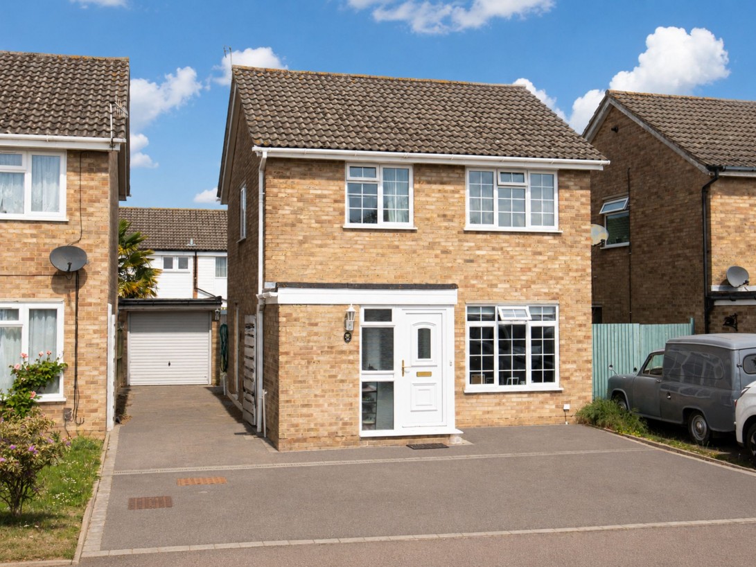 Photo of 30 Avondale Close, Horley