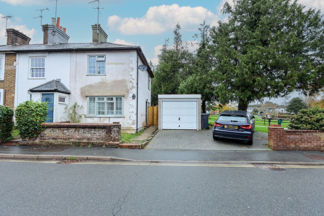 Photo of 118 Lower Church Road, Burgess Hill