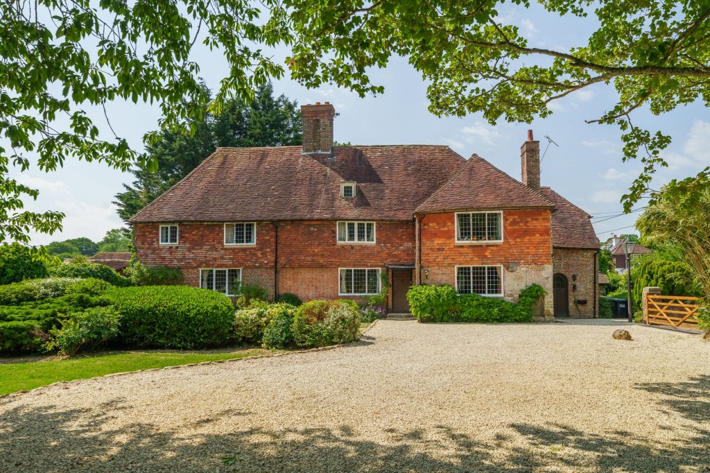 5 bed, House in Heathfield, TN21 9HB Price £1,000,000 Refc7a76b9c