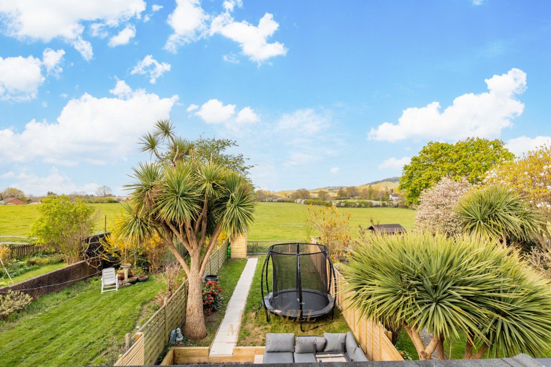 Photo of 68 Trindles Road, Redhill