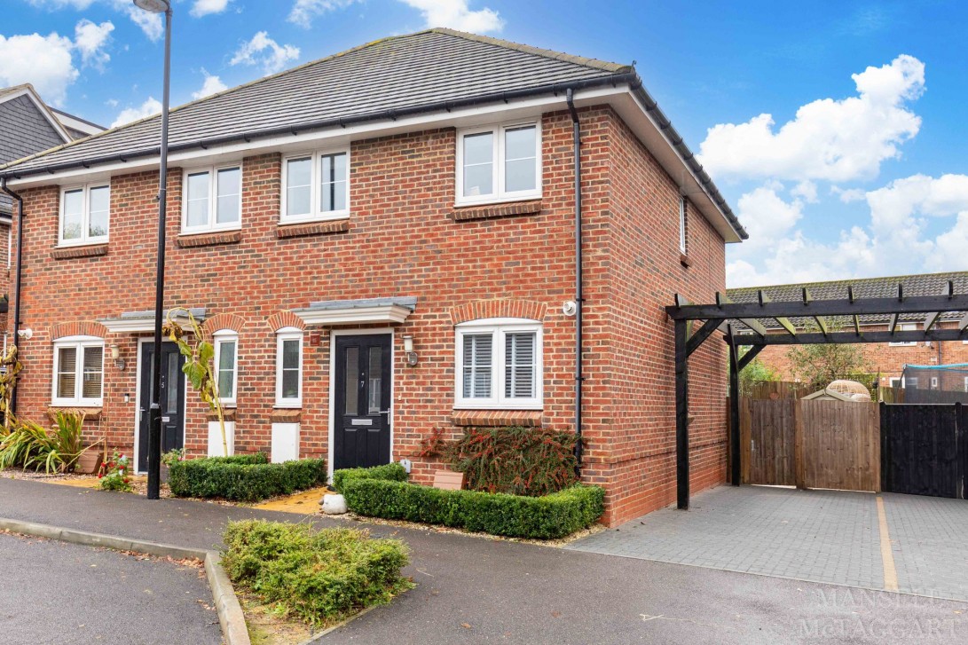 Photo of 7 Bramble Way, Crawley