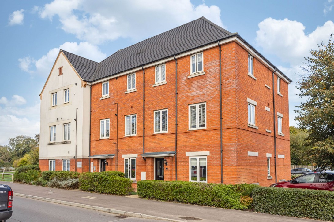 Photo of 7 Woodlands House, Crawley